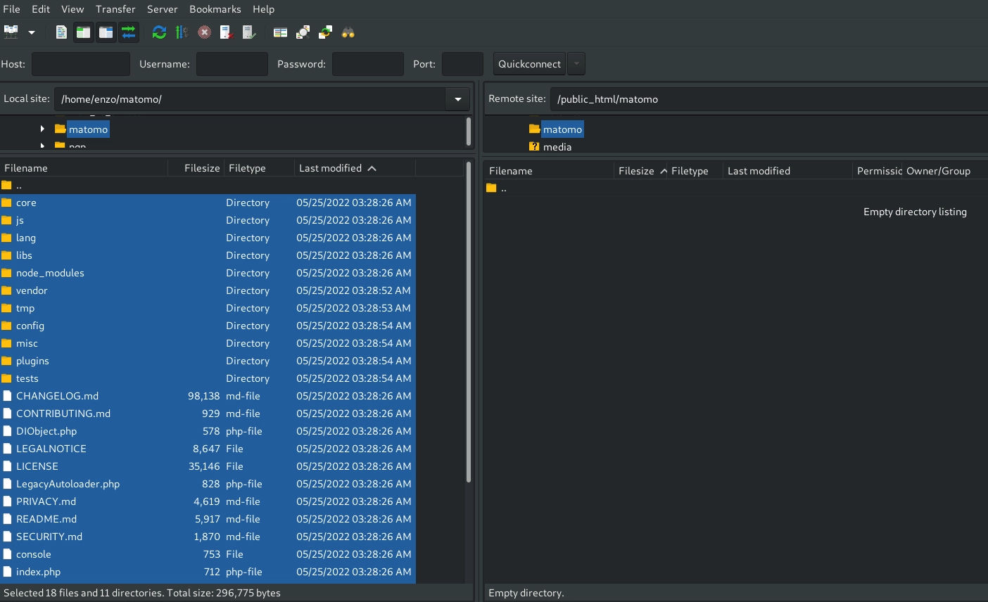 schermata di Filezilla con alcuni file evidenziati e pronti per l'upload